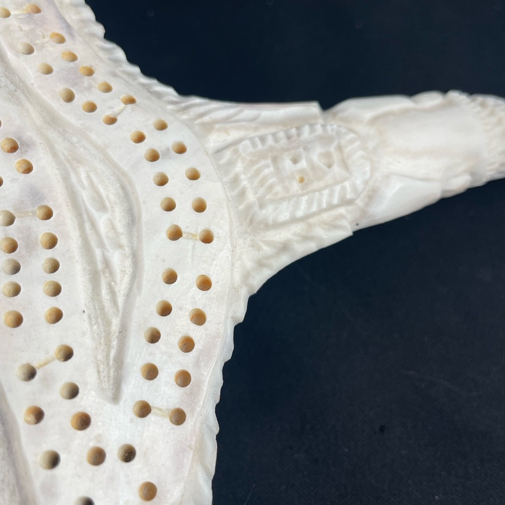 Handcarved Inuit Indigenous Caribou Antler Cribbage Board and Two Figurines - Picture 3 of 13